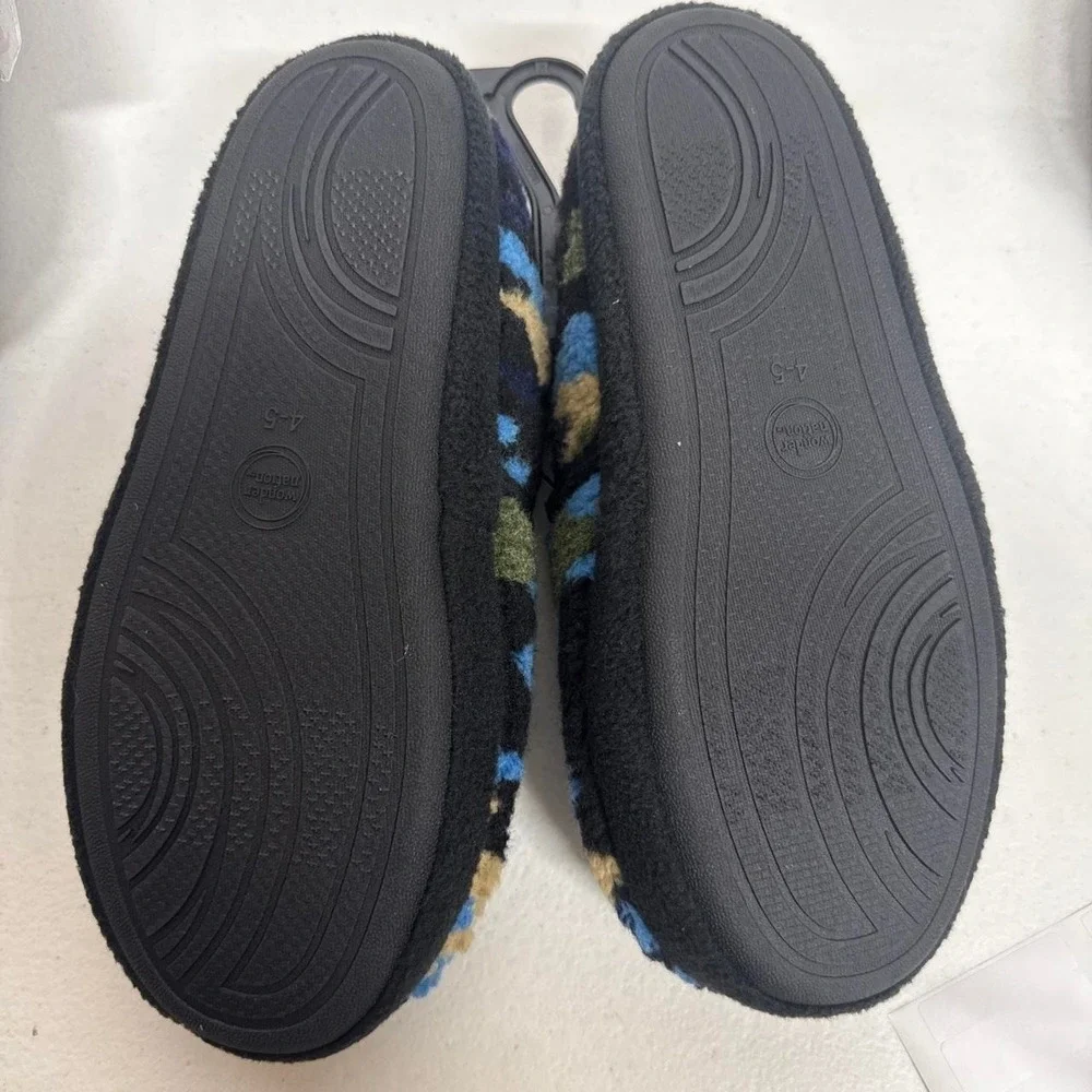 BIG Boys Camo slippers, Size: US 4/5